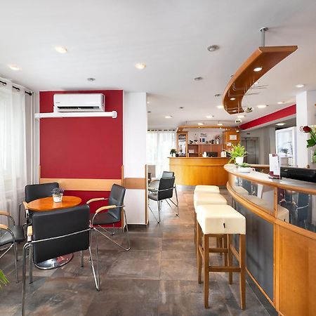 Hotel Plus Μπρατισλάβα Εξωτερικό φωτογραφία