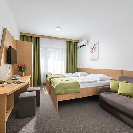 Hotel Plus Μπρατισλάβα Εξωτερικό φωτογραφία
