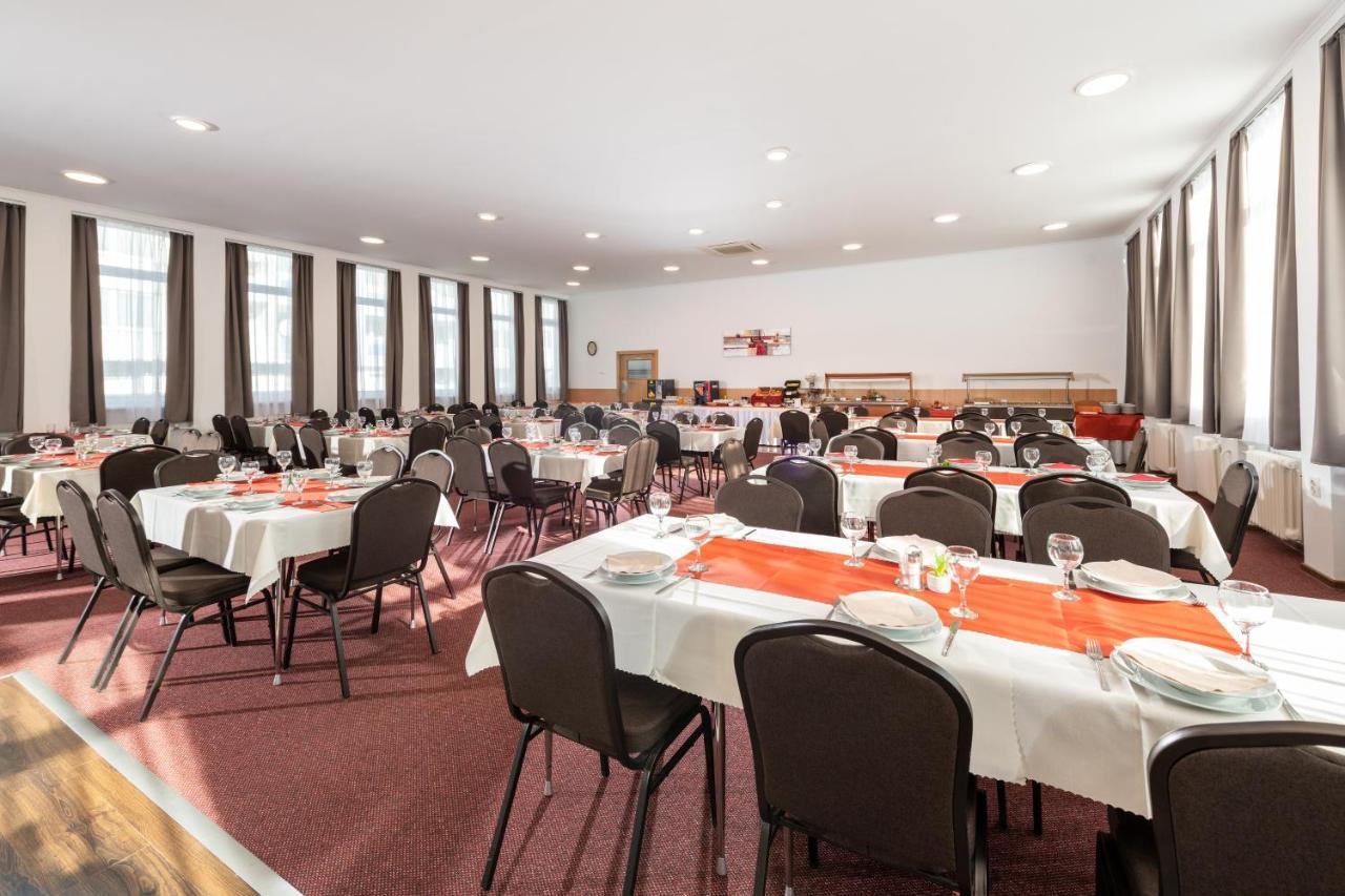 Hotel Plus Μπρατισλάβα Εξωτερικό φωτογραφία