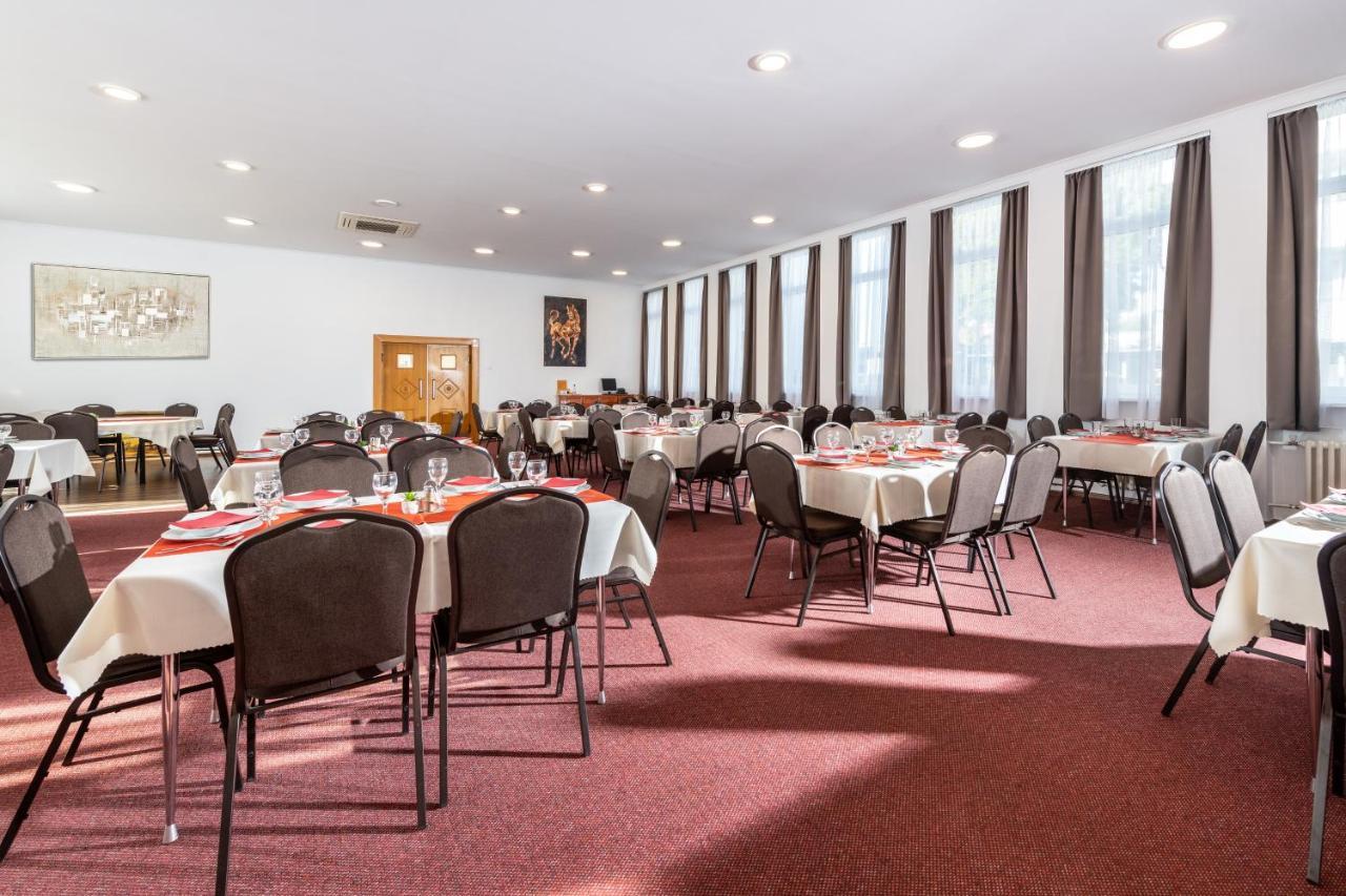 Hotel Plus Μπρατισλάβα Εξωτερικό φωτογραφία