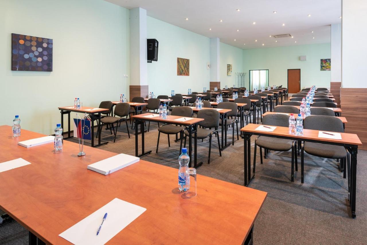 Hotel Plus Μπρατισλάβα Εξωτερικό φωτογραφία