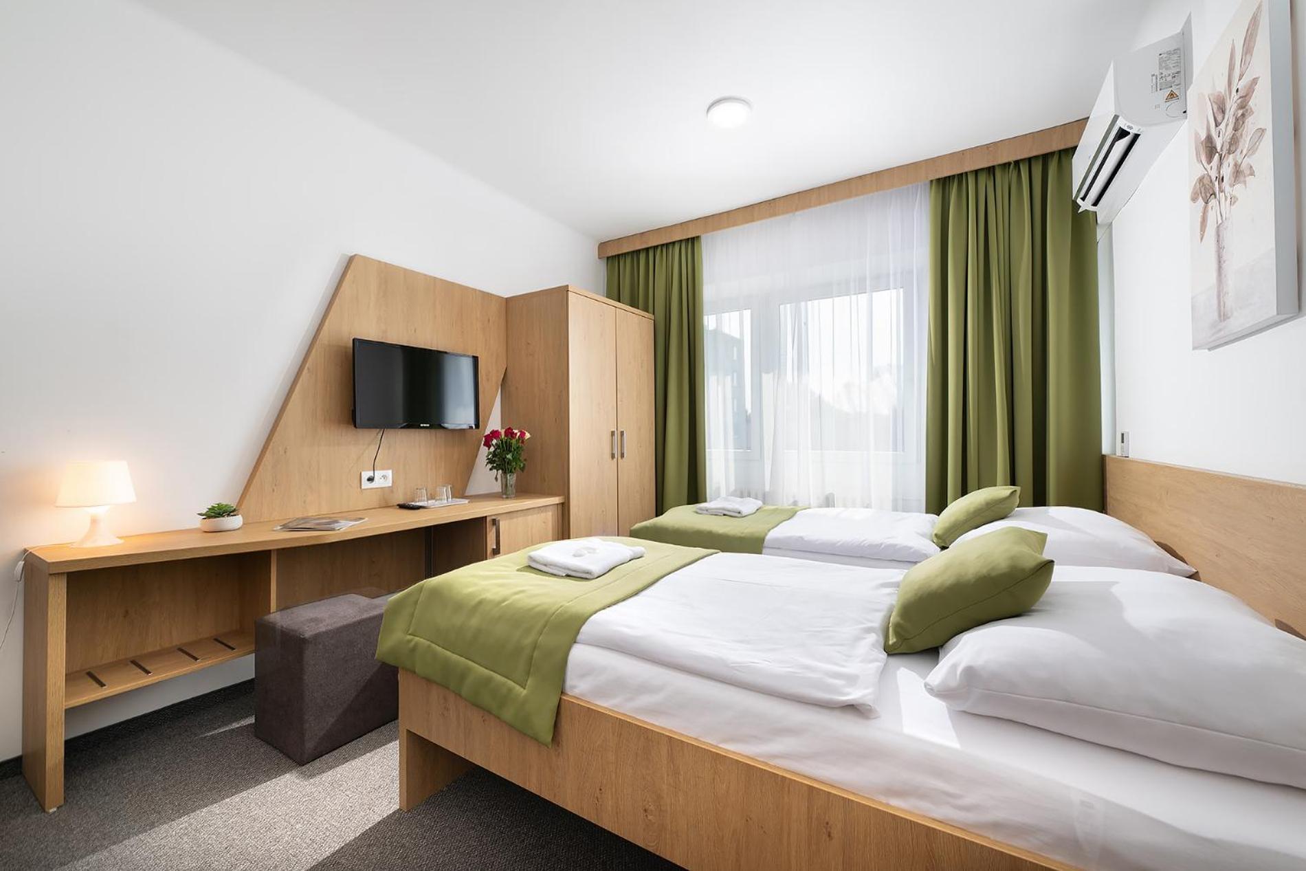 Hotel Plus Μπρατισλάβα Εξωτερικό φωτογραφία
