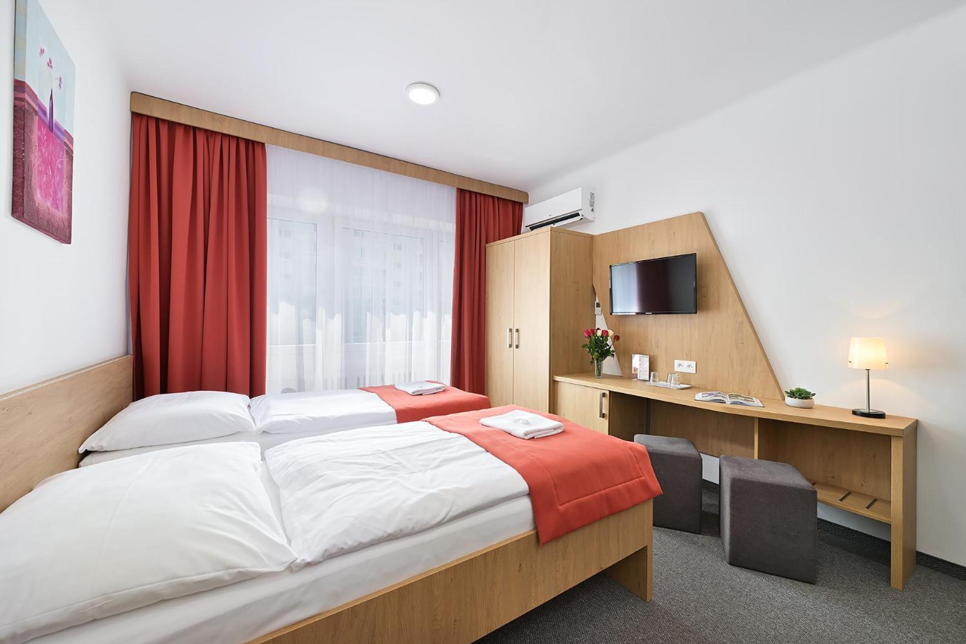 Hotel Plus Μπρατισλάβα Εξωτερικό φωτογραφία