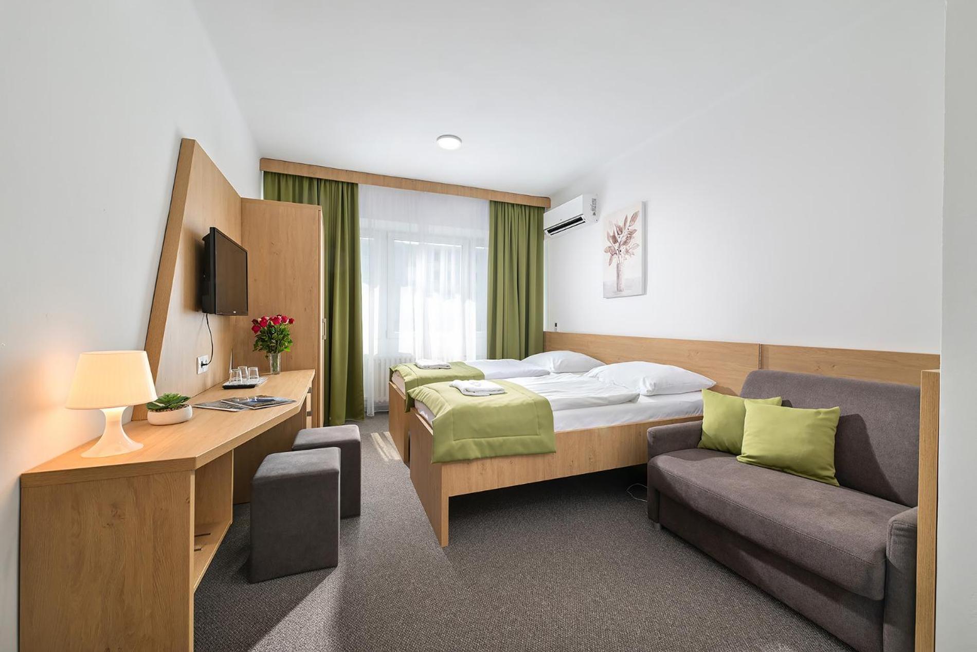 Hotel Plus Μπρατισλάβα Εξωτερικό φωτογραφία