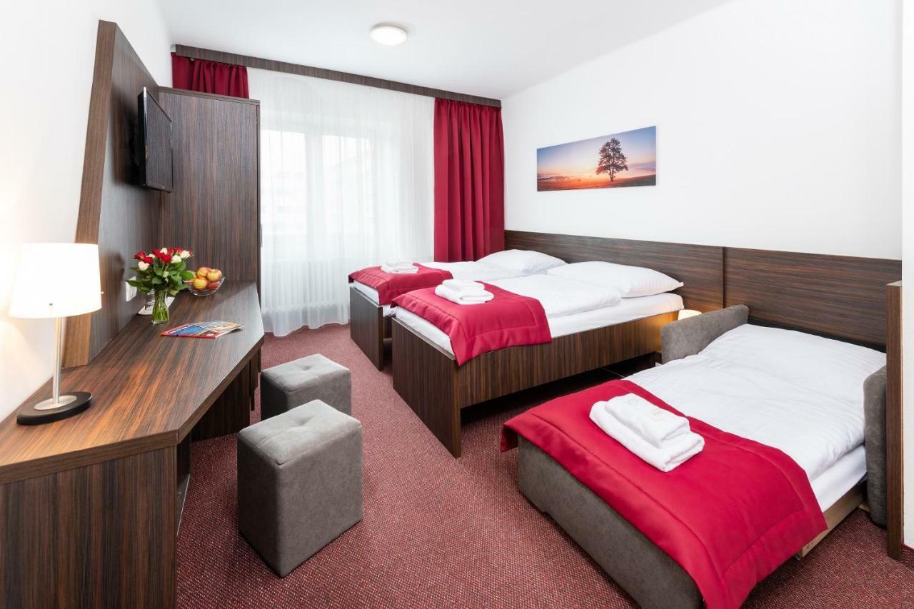 Hotel Plus Μπρατισλάβα Εξωτερικό φωτογραφία
